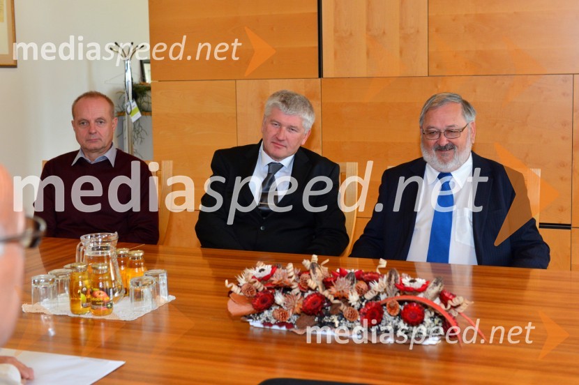 prof. dr. Marko Jesenšek, prorektor, Univerza v Mariboru; prof. dr. Marko Ferjan, dekan, Fakulteta za organizacijske vede, Univerza v Mariboru; prof. dr. Igor Tičar, rektor, Univerza v MariboruUniverza v Mariboru, podpis sporazuma z Olimpijskim komitejem Slovenije