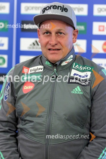 Goran  Janus, trener reprezentance slovenskih smučarskih skakalcevPredstavitev smučarskih reprezentanc