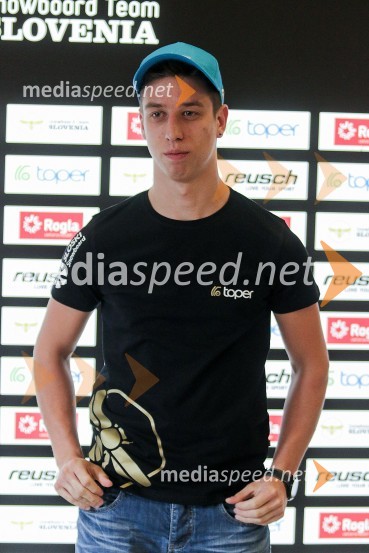  Jure  Retuznik, deskar na sneguPredstavitev smučarskih reprezentanc