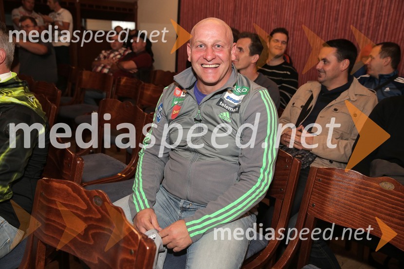  Goran  Janus, trener reprezentance slovenskih smučarskih skakalcevPredstavitev smučarskih reprezentanc