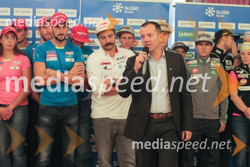  Enzo Smrekar, višji izvršni direktor in član uprave Droga Kolinska d.d., predsednik Smučarske zveze SlovenijePredstavitev smučarskih reprezentanc