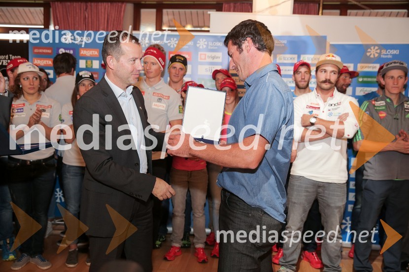  Enzo Smrekar, višji izvršni direktor in član uprave Droga Kolinska d.d., predsednik Smučarske zveze Slovenije;  ... Predstavitev smučarskih reprezentanc