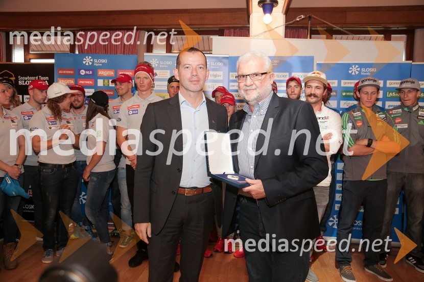  Enzo Smrekar, višji izvršni direktor in član uprave Droga Kolinska d.d., predsednik Smučarske zveze SlovenijePredstavitev smučarskih reprezentanc