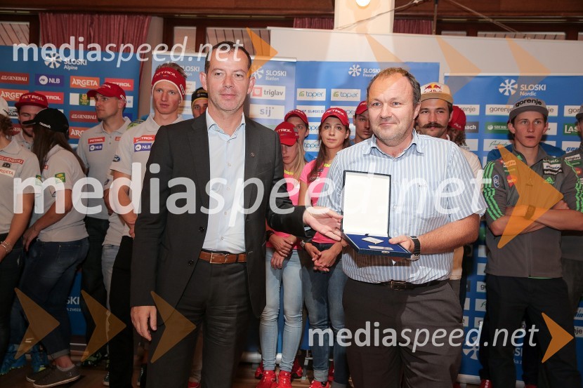  Enzo Smrekar, višji izvršni direktor in član uprave Droga Kolinska d.d., predsednik Smučarske zveze Slovenije;  ... Predstavitev smučarskih reprezentanc