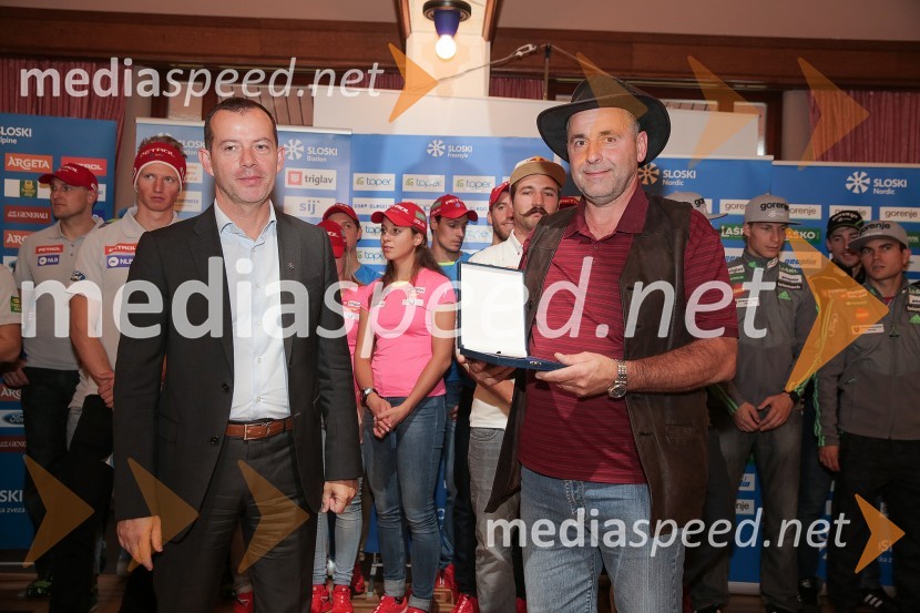  Enzo Smrekar, višji izvršni direktor in član uprave Droga Kolinska d.d., predsednik Smučarske zveze Slovenije;  ... Predstavitev smučarskih reprezentanc