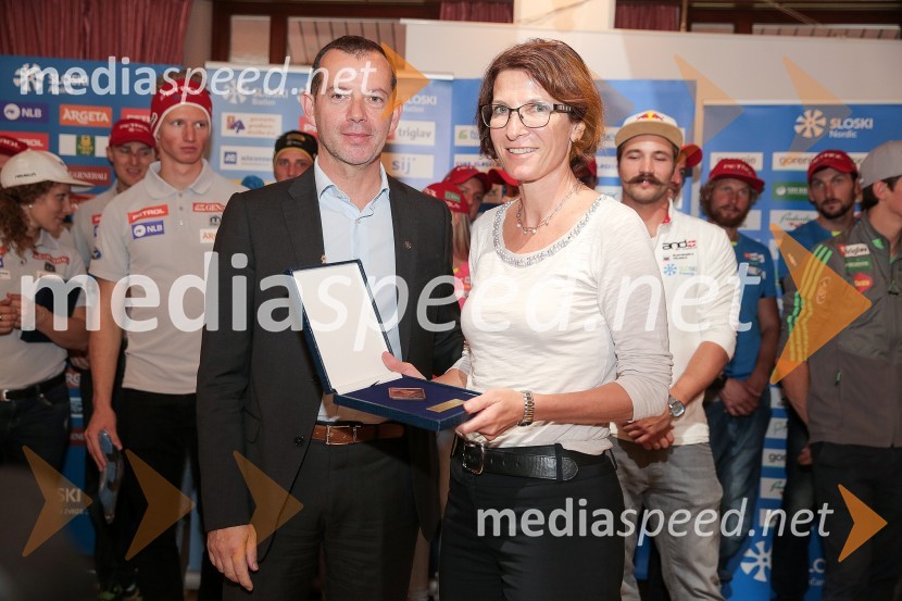  Enzo Smrekar, višji izvršni direktor in član uprave Droga Kolinska d.d., predsednik Smučarske zveze Slovenije;  ... Predstavitev smučarskih reprezentanc