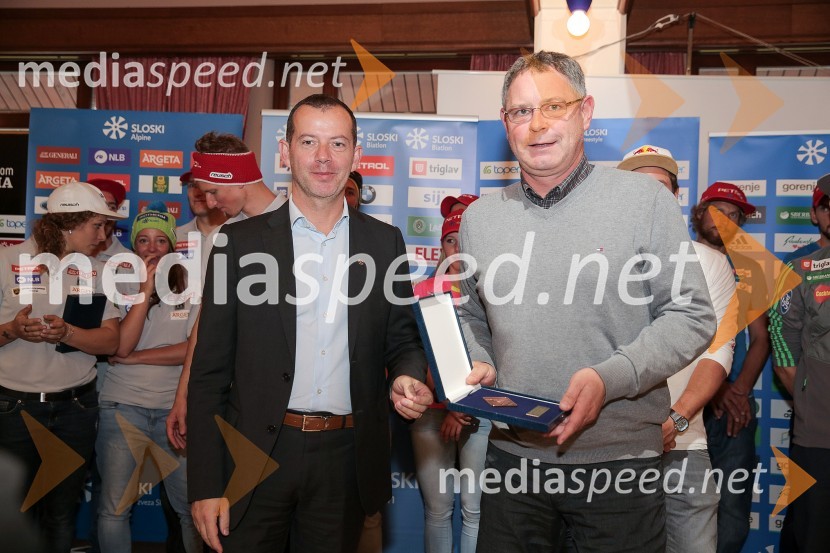  Enzo Smrekar, višji izvršni direktor in član uprave Droga Kolinska d.d., predsednik Smučarske zveze Slovenije;  ... Predstavitev smučarskih reprezentanc