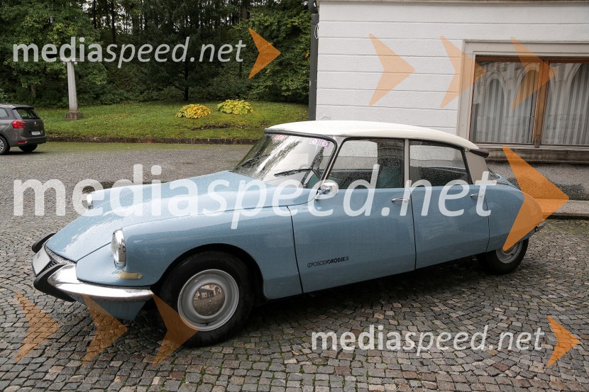 Vozilo DSNovinarska konferenca ob 60.obletnici avtomobila DS iz leta 1955