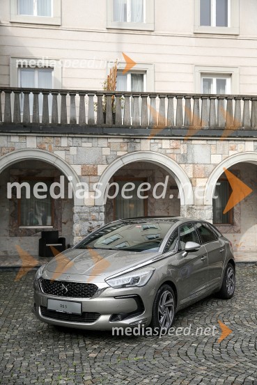 Vozilo DSNovinarska konferenca ob 60.obletnici avtomobila DS iz leta 1955