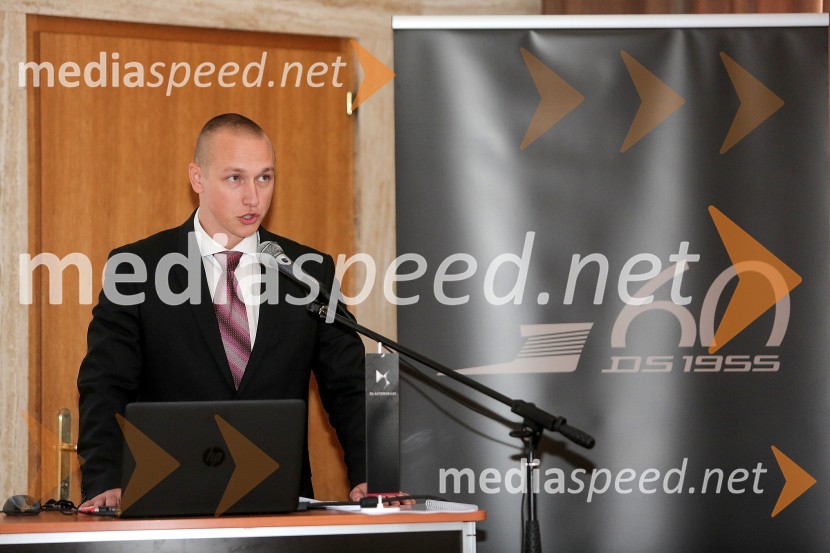  Filip Koren, direktor znamke Citroen in DS SlovenijaNovinarska konferenca ob 60.obletnici avtomobila DS iz leta 1955