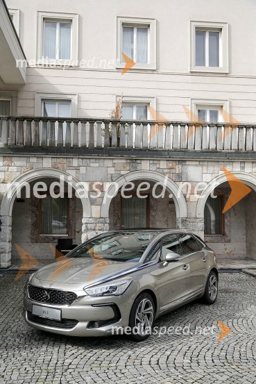 Vozilo DSNovinarska konferenca ob 60.obletnici avtomobila DS iz leta 1955