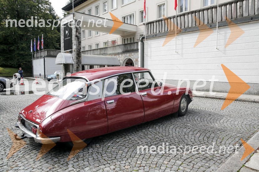 Vozilo DSNovinarska konferenca ob 60.obletnici avtomobila DS iz leta 1955