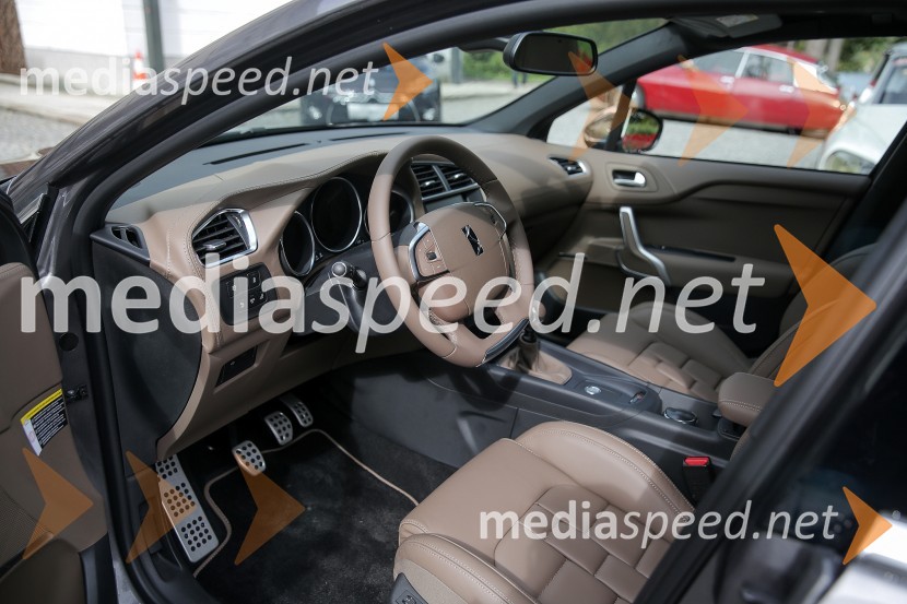 Vozilo DSNovinarska konferenca ob 60.obletnici avtomobila DS iz leta 1955