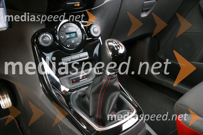 Ford Fiesta 1.0 EcoBoost Red Edition, menjalnik je natančen s kratkimi hodiFord Fiesta 1.0 EcoBoost Red Edition, mediaspeed test