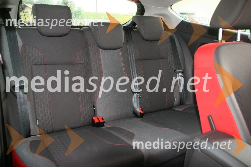 Ford Fiesta 1.0 EcoBoost Red Edition, zadnja klop je utesnjenaFord Fiesta 1.0 EcoBoost Red Edition, mediaspeed test