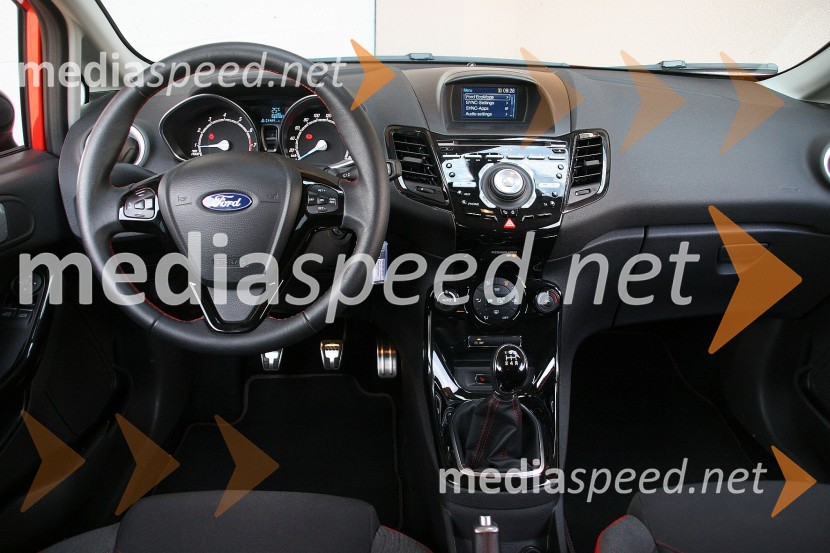 Ford Fiesta 1.0 EcoBoost Red Edition, notranjostFord Fiesta 1.0 EcoBoost Red Edition, mediaspeed test