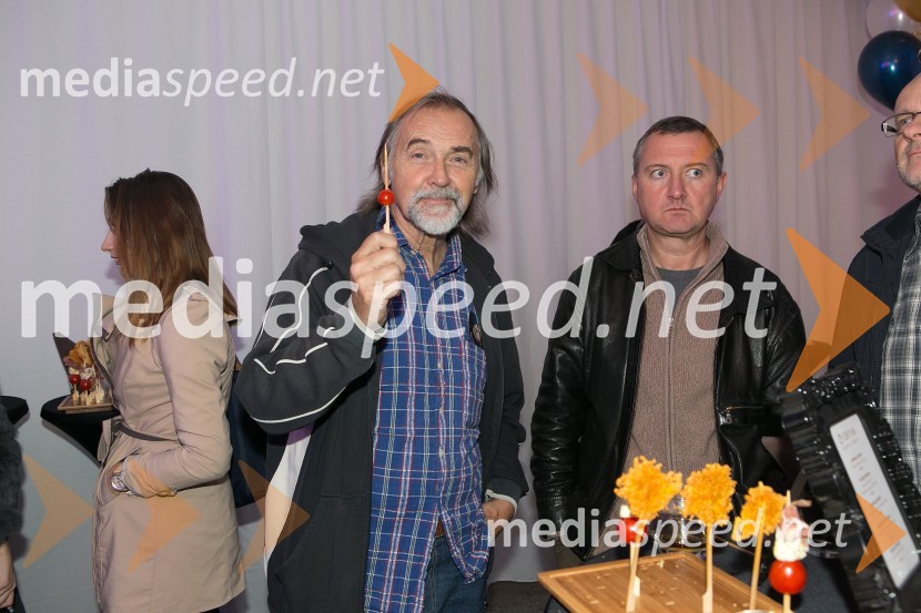  Dragan  Bulič, glasbeni urednik;  Jernej Vene, glasbeni urednikSoba 102 praznovala 1. rojstni dan