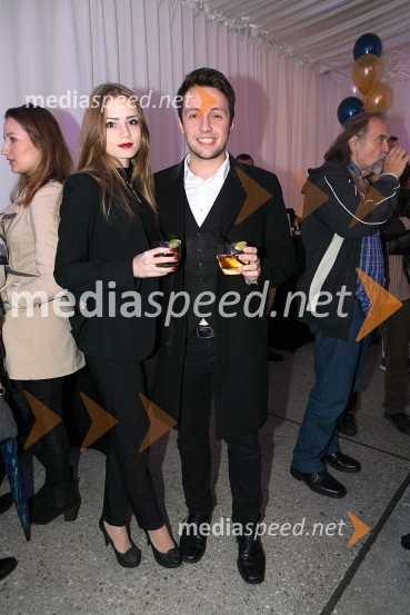  Hana  Brvar;  Alex Volasko, pevecSoba 102 praznovala 1. rojstni dan