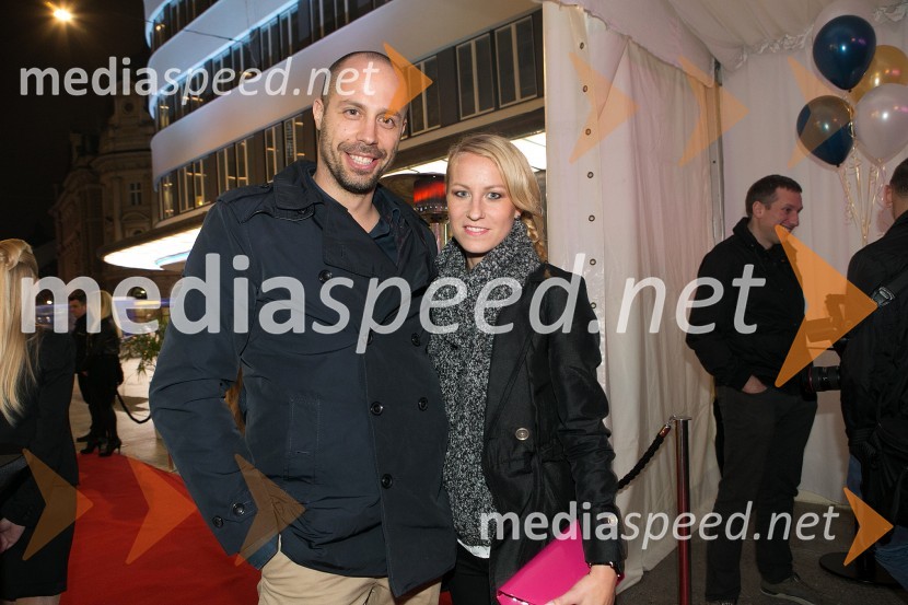  Sašo Palčič, Madwise;  Marina Barbara Žlender, Evropski kulturni center Sv. Martin Tourski, SlovenijaSoba 102 praznovala 1. rojstni dan