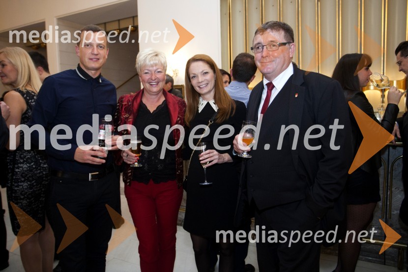  Simon Marguč, Nova KBM;  Irena Polak Fištravec;  Katja Čerin, Nova KBM; dr. Andrej Fištravec, župan, Mestna občina Maribor50. Borštnikovo srečanje, otvoritev razstave in festivala