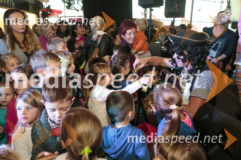 Otroška predstava PIKA NOGAVIČKA in potovanje na otok zakladovPlanet Tuš fest Kranj
