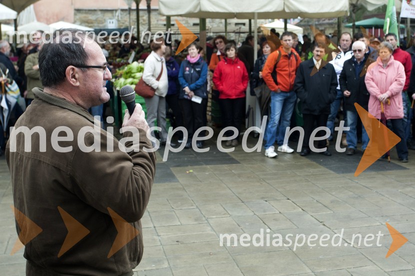 Protest kmetov na mariborski tržnici