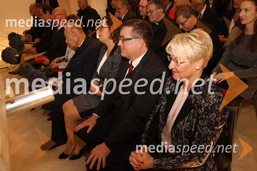 dr. Jožef Smej, mariborski pomožni škof;  Lidija Divjak Mirnik, direktorica Študentskih domov UM, mestna svetnica MOM (LPR); dr. Andrej Fištravec, župan, Mestna občina Maribor;  Irena Polak FištravecJožef Smej postal častni občan Mestne občine Maribor