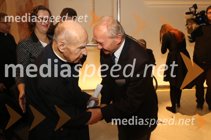 dr. Jožef Smej, mariborski pomožni škof; prof. dr. Alojz Križman, Častni občan mesta Maribor, nekdanji župan mestna Maribor, nekdanji rektor UMJožef Smej postal častni občan Mestne občine Maribor