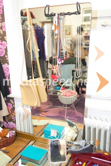 Iz odpadnih materialov nastajajo zelo uporabni in zanimivi kosi.Mladi, samostojnost, okoljska ozaveščenost in pomen ponovne uporabe