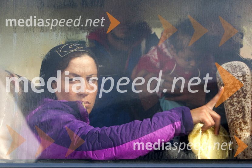 Begunci v nastanitvenem centru Šentilj