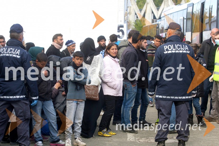 Begunci v nastanitvenem centru Šentilj