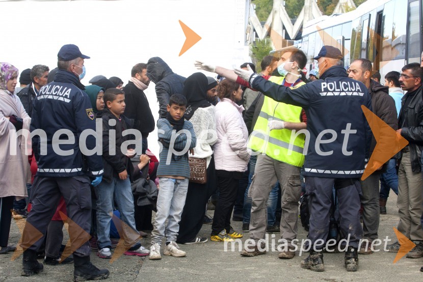 Begunci v nastanitvenem centru Šentilj