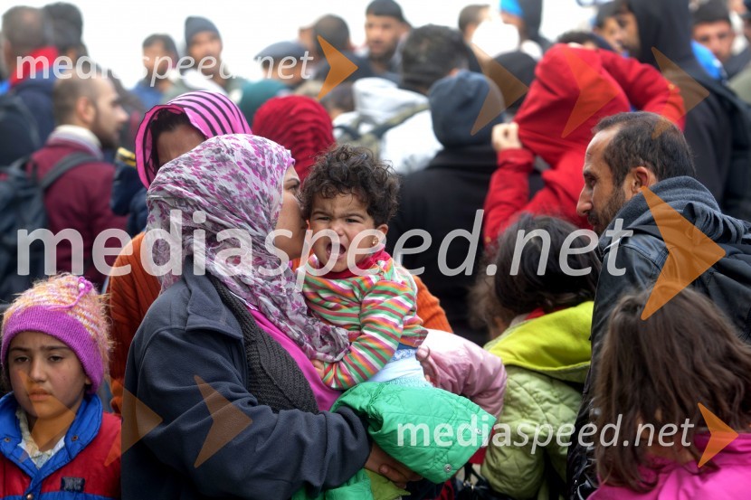 Begunci v nastanitvenem centru Šentilj