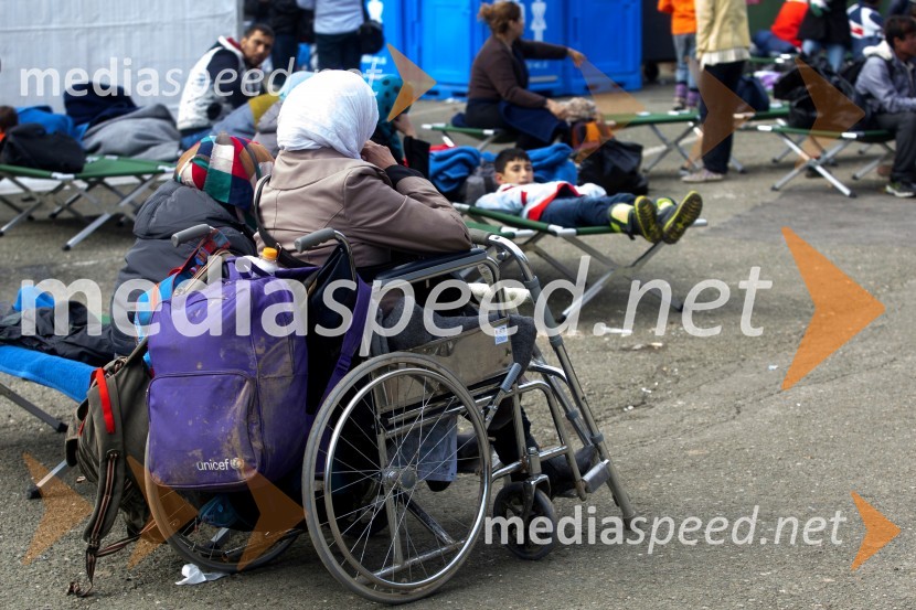 Begunci v nastanitvenem centru Šentilj