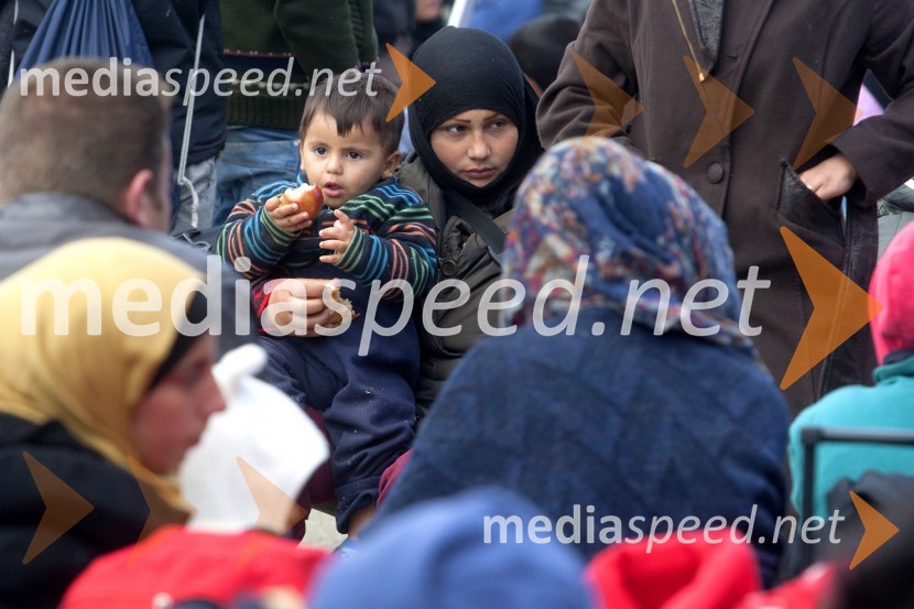 Begunci v nastanitvenem centru Šentilj