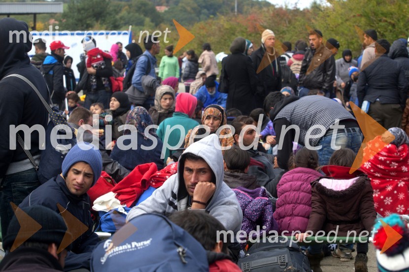 Begunci v nastanitvenem centru Šentilj