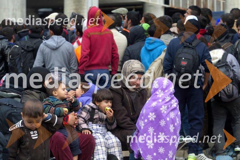 Begunci v nastanitvenem centru Šentilj