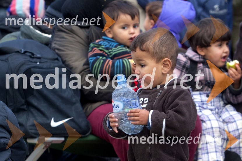 Begunci v nastanitvenem centru Šentilj