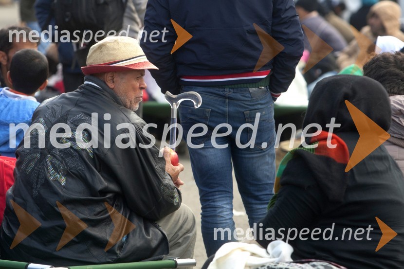 Begunci v nastanitvenem centru Šentilj