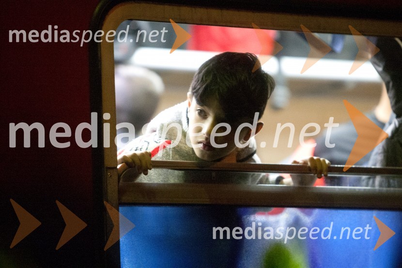 Begunci v nastanitvenem centru Šentilj