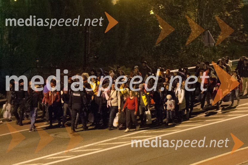 Begunci v nastanitvenem centru Šentilj