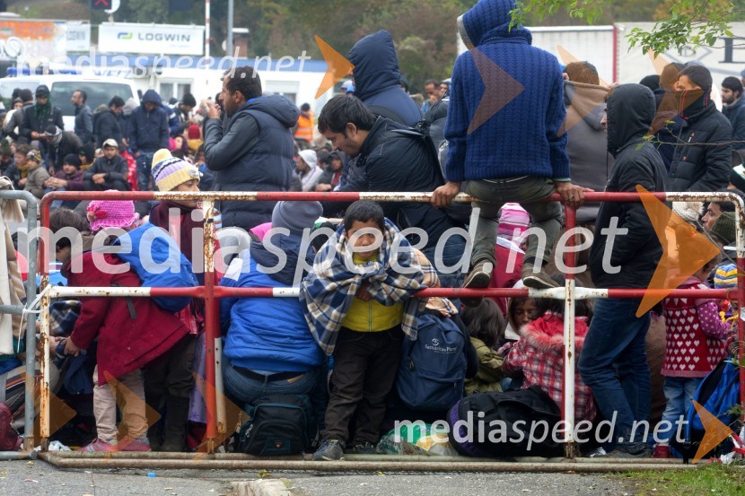 Begunci v nastanitvenem centru Šentilj