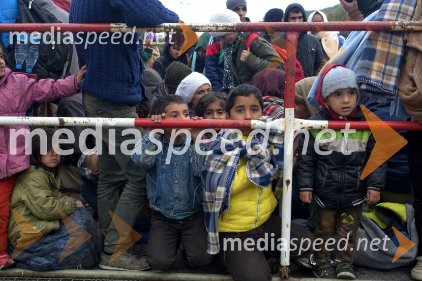 Begunci v nastanitvenem centru Šentilj