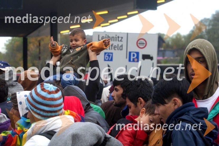 Begunci v nastanitvenem centru Šentilj