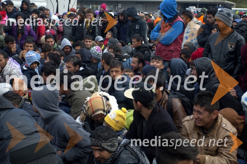Begunci v nastanitvenem centru Šentilj
