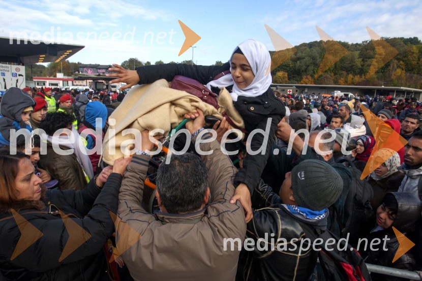 Begunci v nastanitvenem centru Šentilj