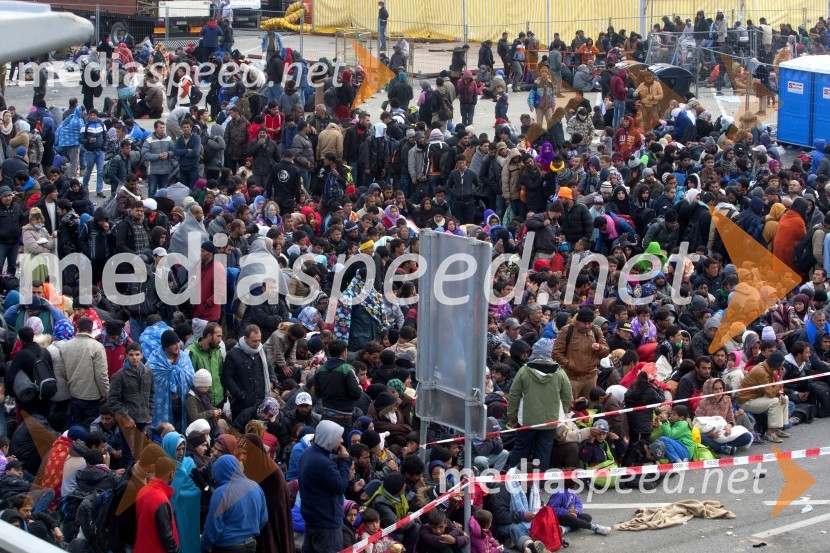 Begunci v nastanitvenem centru Šentilj