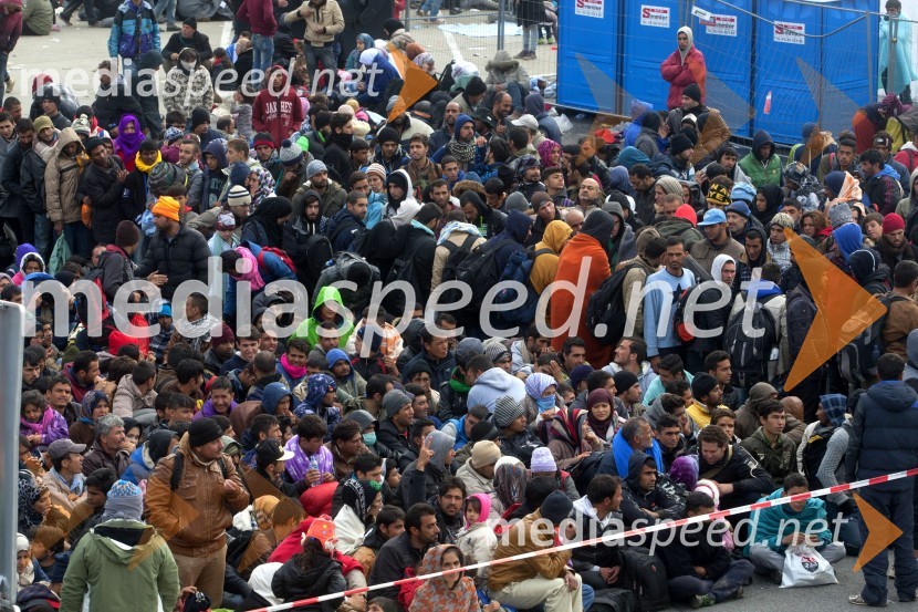 Begunci v nastanitvenem centru Šentilj