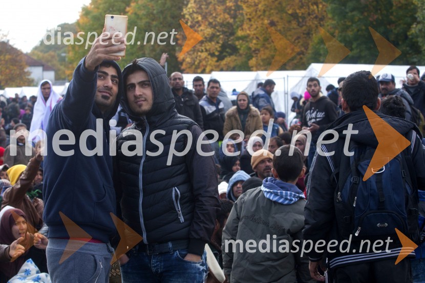 Begunci v nastanitvenem centru Šentilj