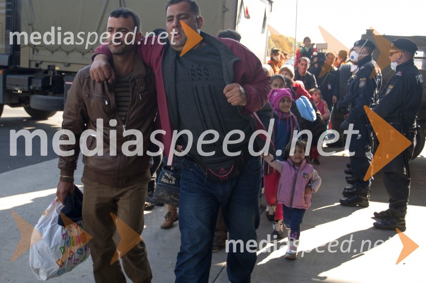 Begunci v nastanitvenem centru Šentilj